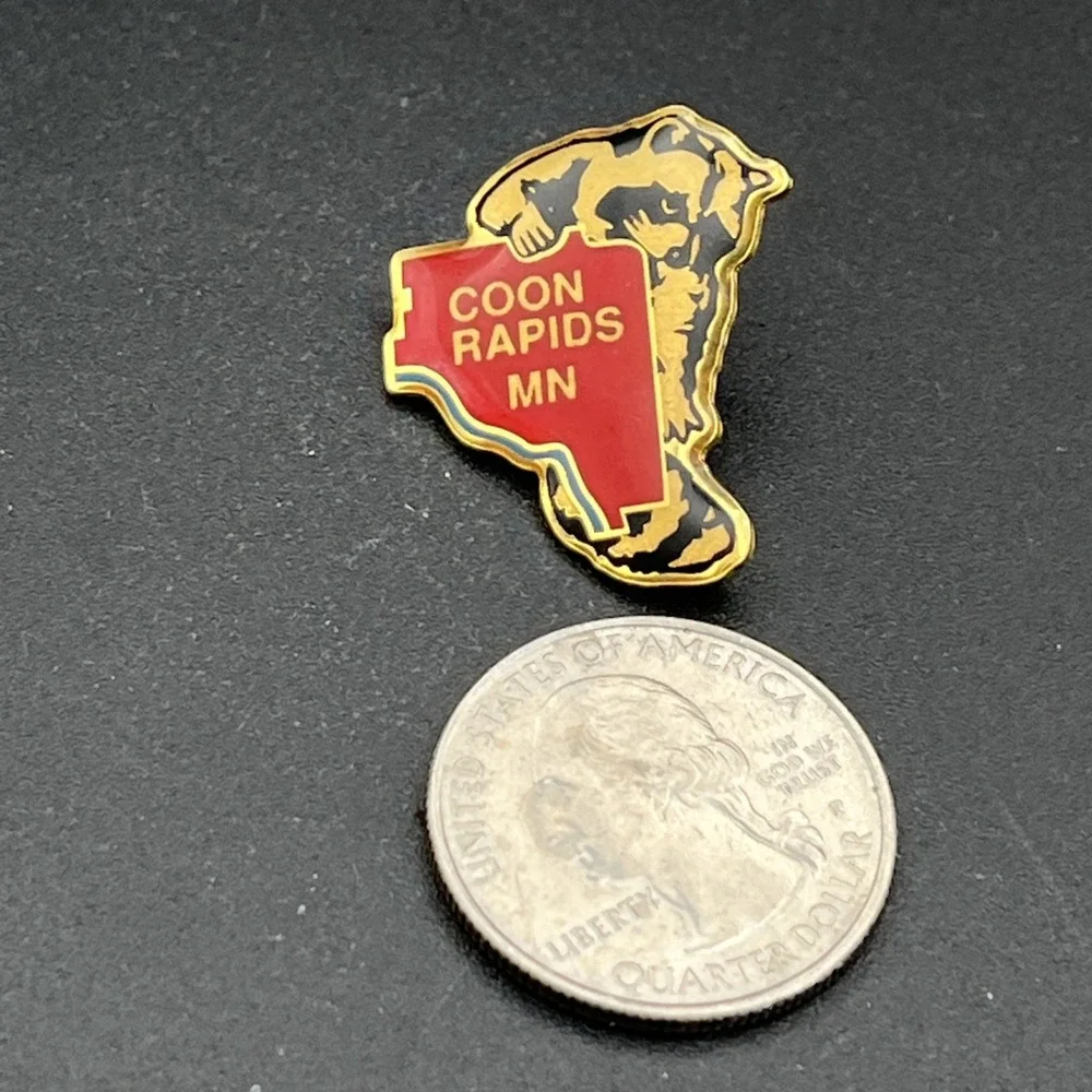 Coon‎ Rapids Minnesota Raccoon Lapel Hat Pin